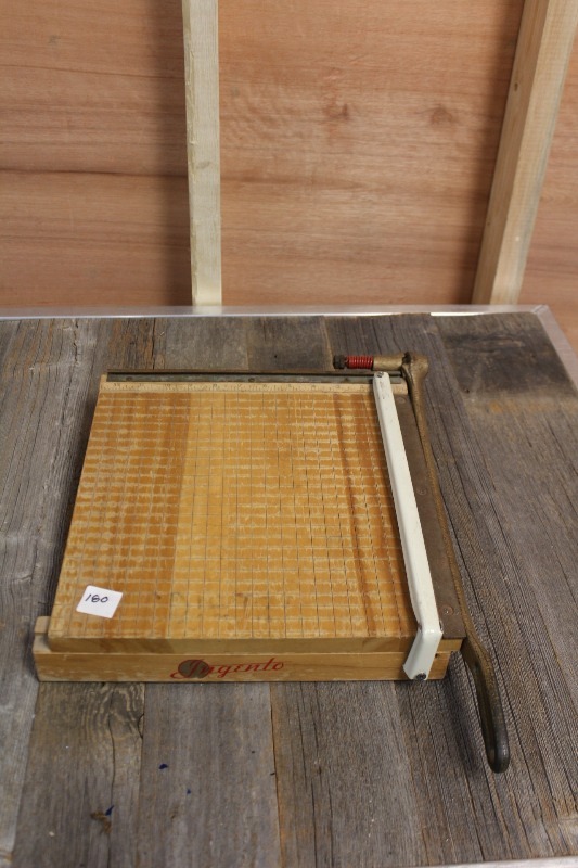 lot 180 image: Vintage Paper Cutter