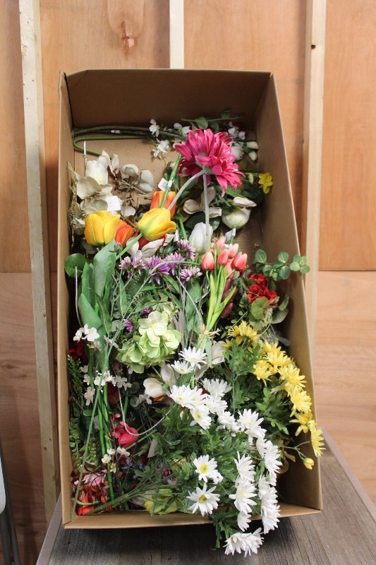 lot 183 image: Huge lot of Faux Flowers