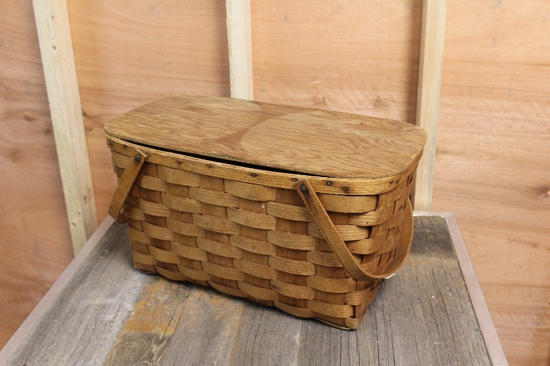 lot 195 image: Picnic Basket