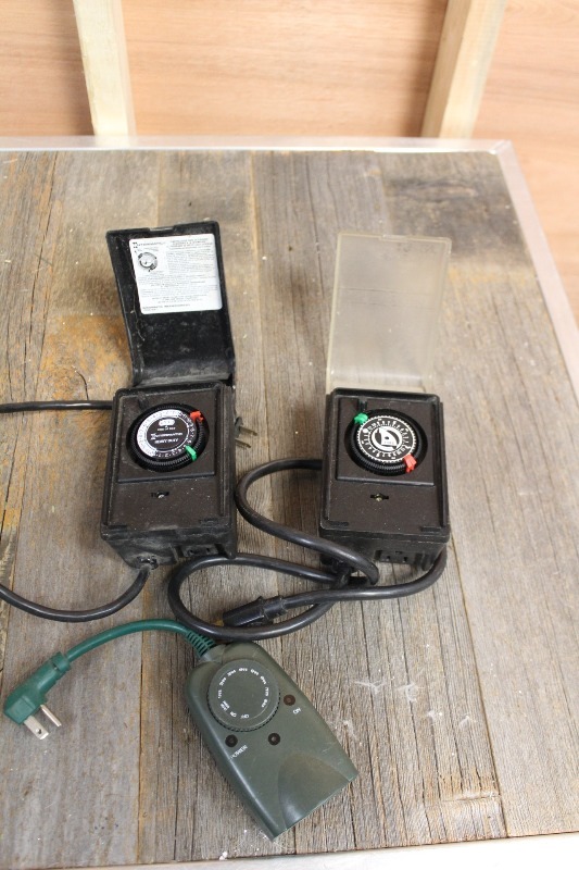 lot 205 image: Outdoor Light Timers