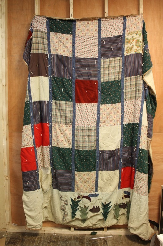 lot 228 image: Hand Made Quilt