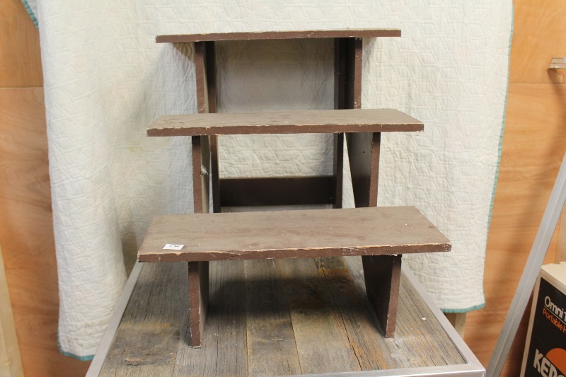 lot 236 image: Small Staircase