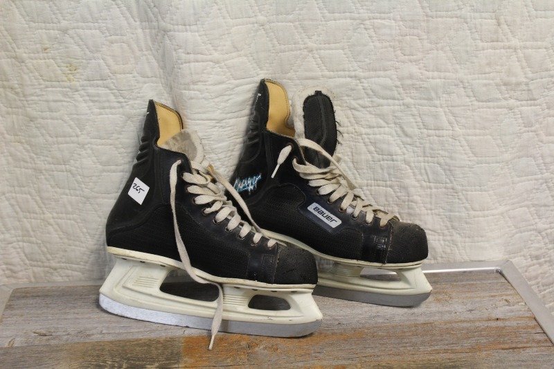 lot 265 image: Bauer Hockey Skates