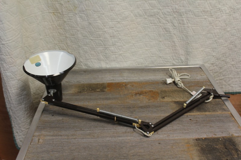 lot 274 image: Desk Lamp