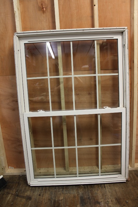 lot 290 image: Vinyal Double Hung Window