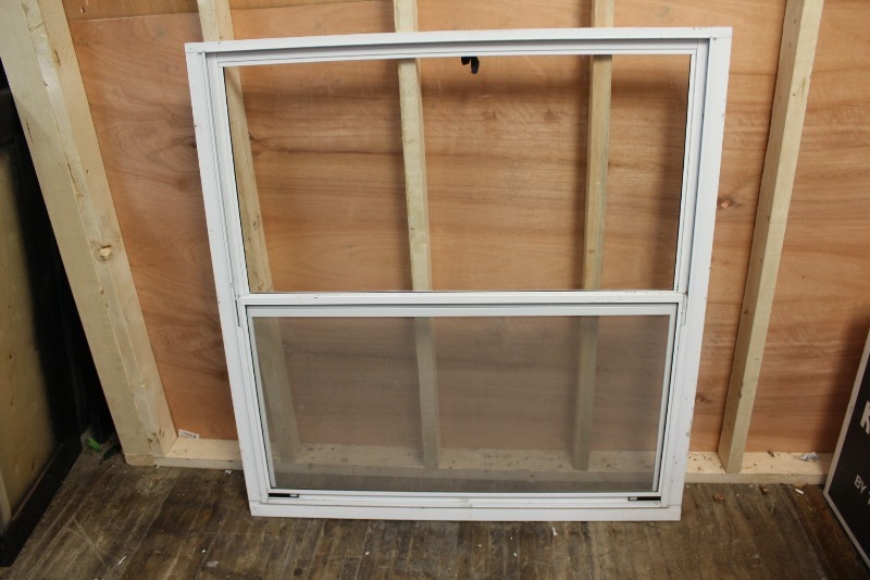 lot 292 image: Vinyal Double Hung Window