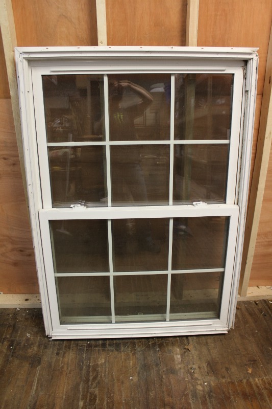lot 293 image: Vinyal Double Hung Window