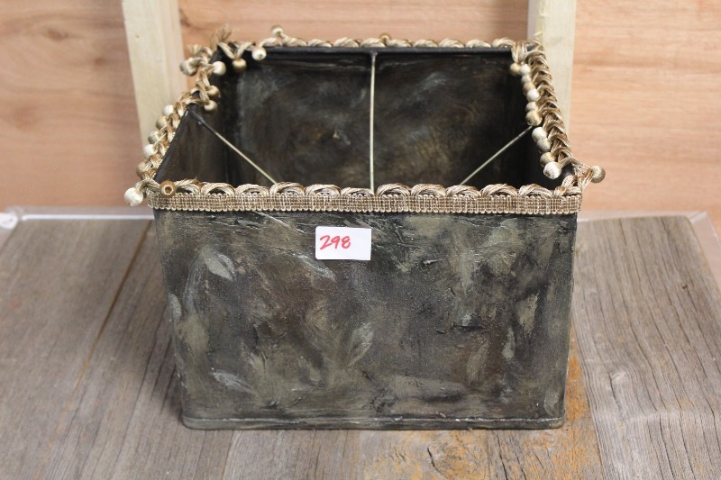 lot 298 image: Square Fabric Lamp Shade