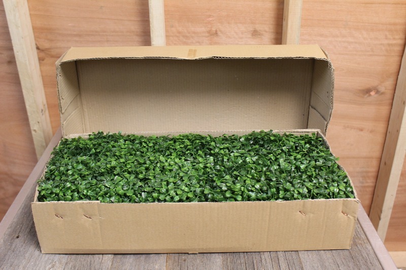 lot 189 image: Plastic Faux Foilage