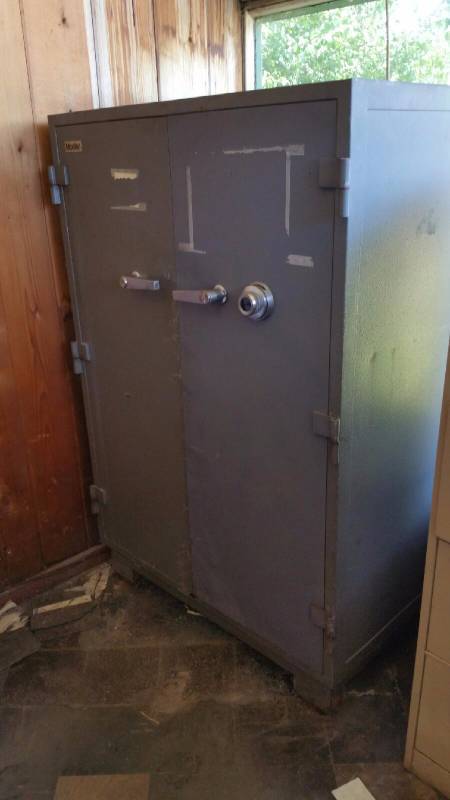 lot 6 image: Large SAFE