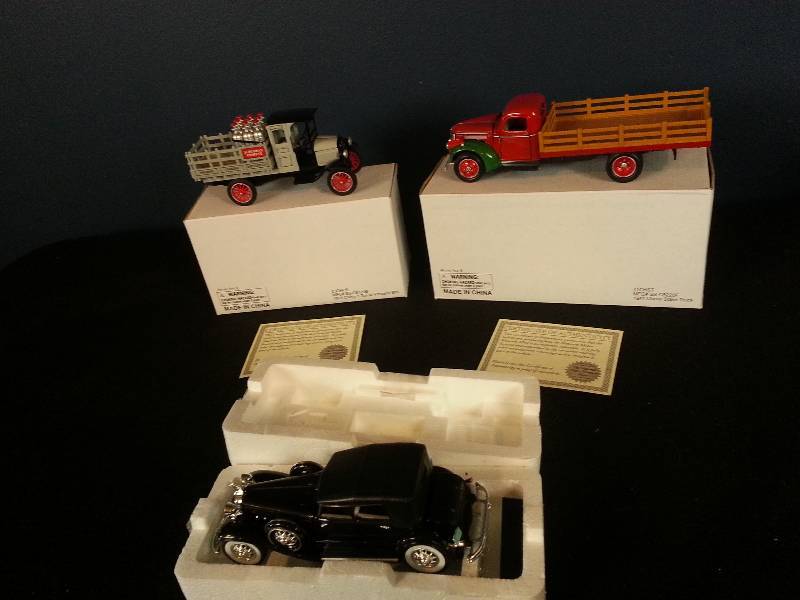 lot 24 image: Lot of (3) Vintage Vehicles