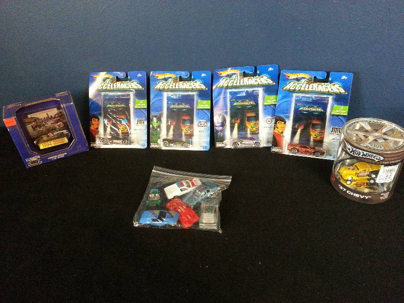 lot 33 image: Nice Lot of Hot Wheels & Brickyard 400