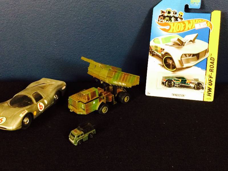 lot 40 image: Vintage Slot Car, Hot Wheels, and Army Vehicles