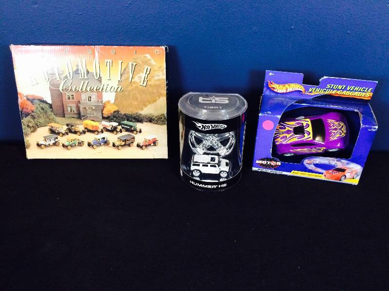 lot 37 image: Hot Wheels Hummer, Classic Cars, and Hot Wheels Stunt