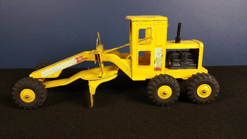 lot 168 image: Vintage Pressed Steel Marx Lumar Grader