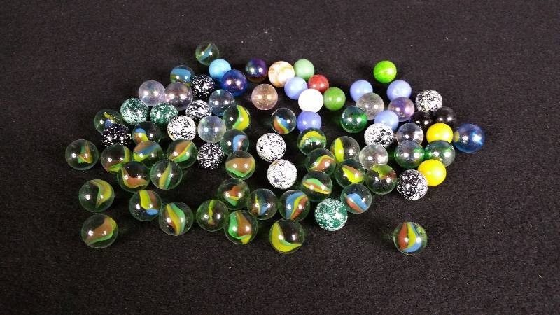 lot 174 image: Lot of Vintage Marbles - Tigers Eye and More