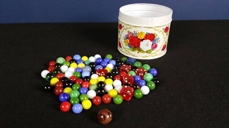 lot 177 image: A Nice Lot of Vintage Marbles w Shooters in Vintage Tin