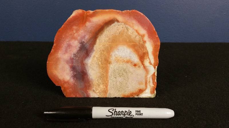 lot 187 image: Beautiful Large Cut and Polished Display Agate