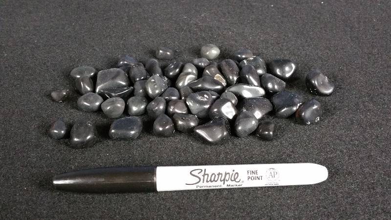 lot 194 image: Pile of Obsidian Stones