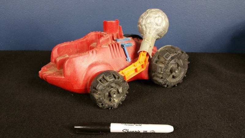 lot 199 image: 1984 Vintage He-Man Smashing Vehicle