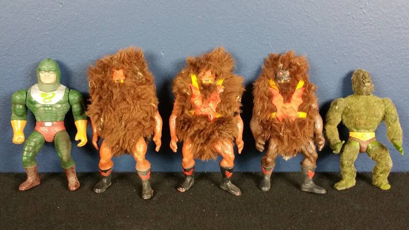 lot 206 image: Lot of (5) Vintage He-Man Action Figures - Beast Man and More