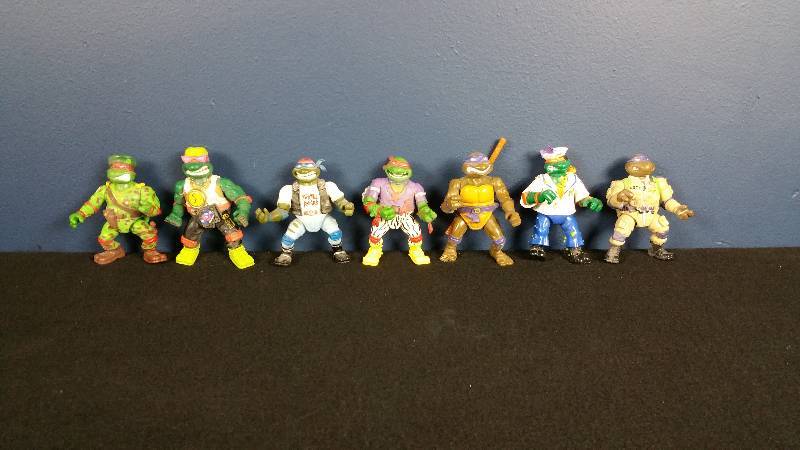lot 210 image: 1990s Teenage Mutant Ninja Tutles Action Figures