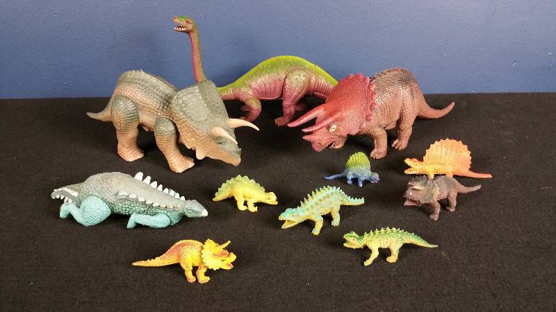 lot 214 image: Lot of Vintage Dinosaurs