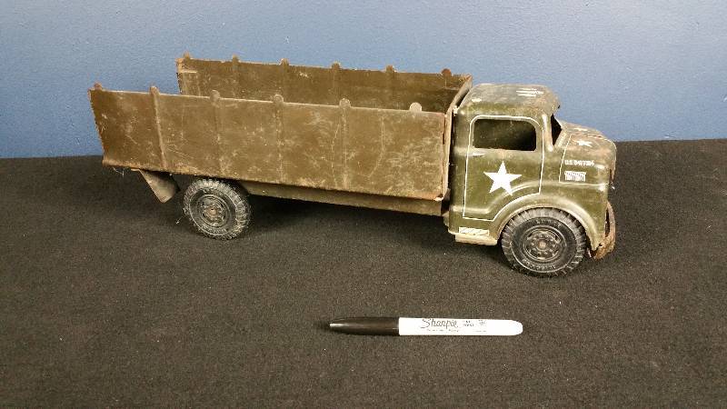 lot 215 image: Vintage Marx Lumar Army Transport Truck