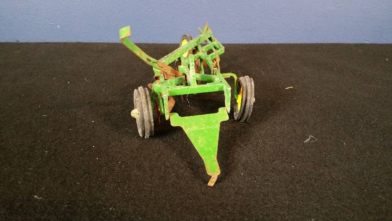 lot 230 image: Vintage John Deere Four Bottom Plow 116 - Metal