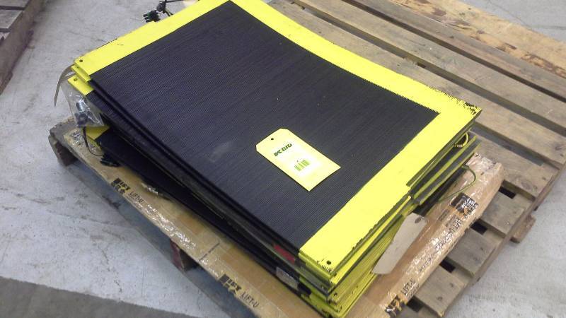 (17) SWITCH WHEELCHAIR LIFT MAT-ASSY 28-12 X 18 L-U B373-0070