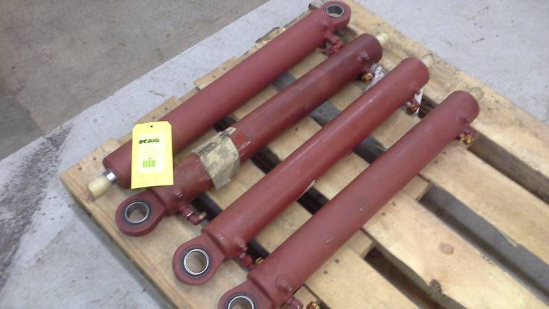 (4) CYLINDER ARTIC TURNTABLE LH & RH 1994 NEW FLYER