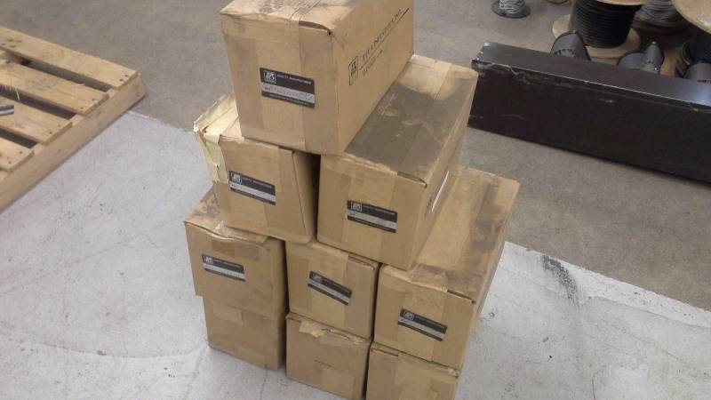 (9) SHAFT ALTERNATOR ROTOR (24 VOLT) 1989320