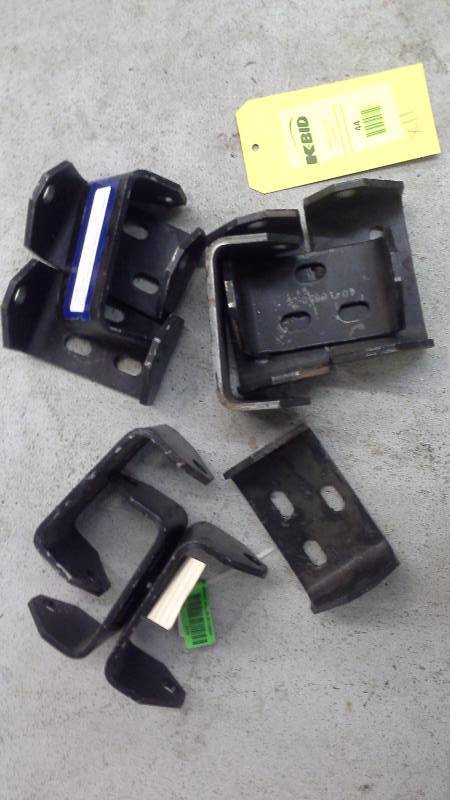 (11) CHANNEL HYDRAULIC PUMP MOUNT GILLIG 40-16950-000