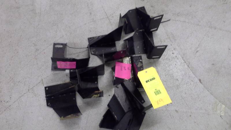 (9) BRACKET CIRCULATING PUMP MTG. GILLIG 42-18075-000