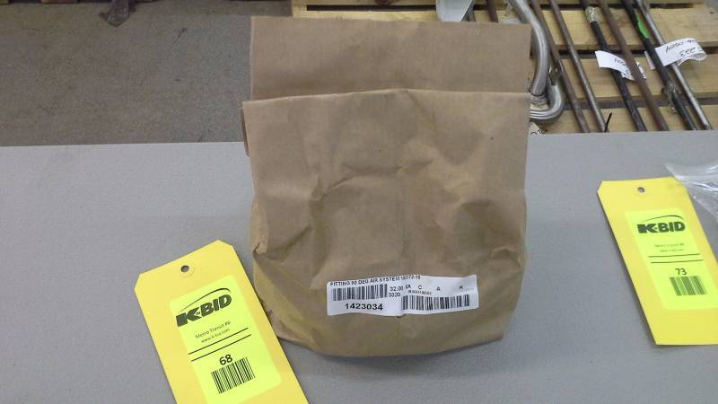 (32) FITTING 90 DEG AIR SYSTEM 190772-10