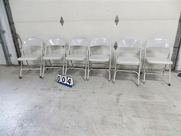 lot 4 image: Metal Folding Chairs