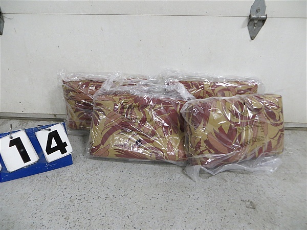 lot 14 image: New outdoor pillows