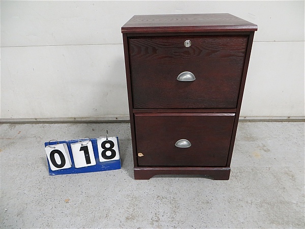 lot 18 image: 2 Drawer filing cabinet
