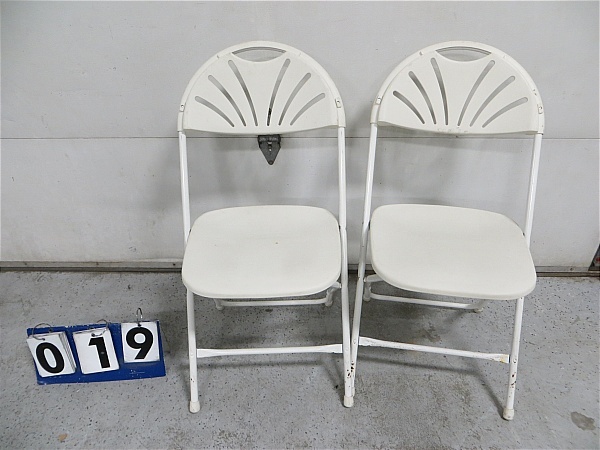 lot 19 image: 2 white folding Chairs