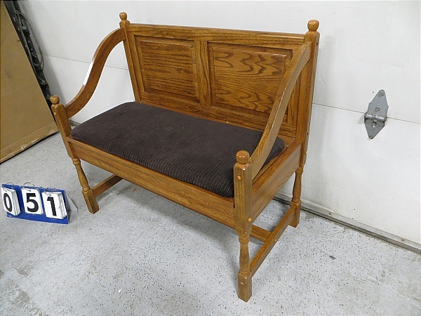 lot 51 image: Entryway Bench