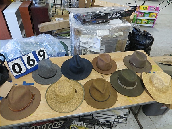 lot 69 image: Mens Hats