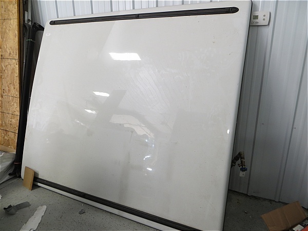 lot 97 image: Tonneau Cover 99-06 Chevy or GMC Shortbox