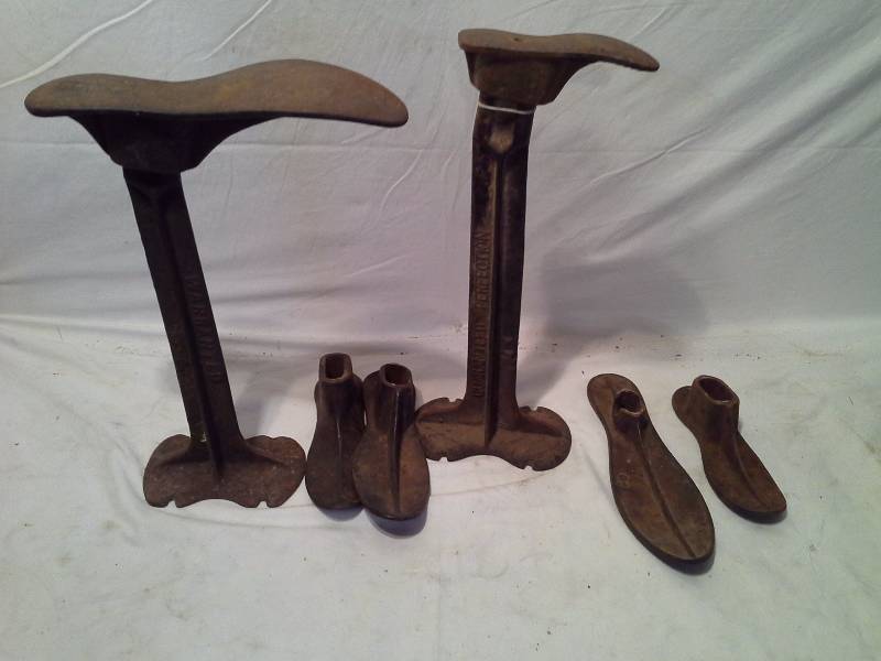 lot 29 image: 2-Antique Shoe PatternForms various sizes