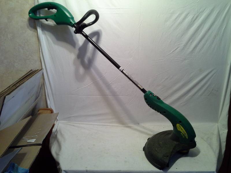lot 34 image: Weed Eater - Electric Twist & Edge RTE115