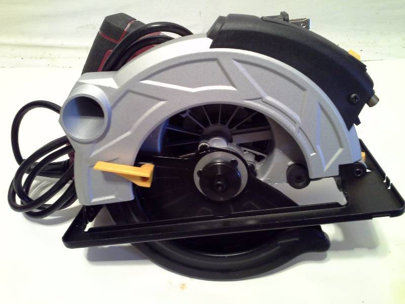 lot 40 image: 7-14 in. 10 Amp Heavy Duty Circular Saw With Laser Guide System