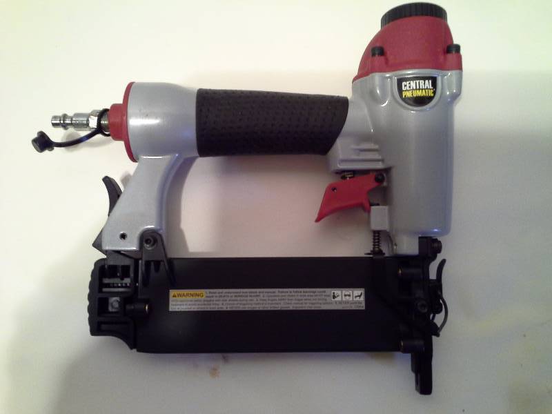 lot 42 image: 18 Gauge Brad Air Nailer