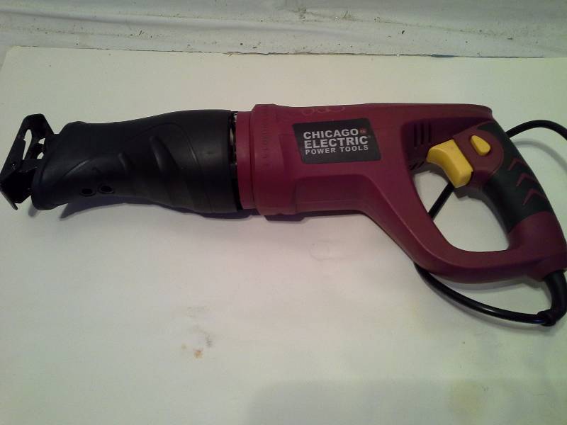 lot 45 image: 6 Amp Heavy Duty Variable Speed Rotating Handle Reciprocating Saw