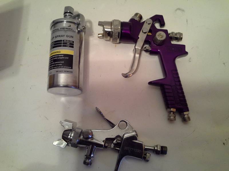 lot 15 image: Touch Up Spray Gun and Gravity Feed Spray Gun