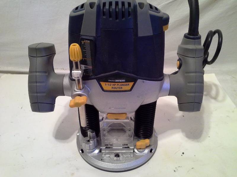 lot 58 image: 1-12 HP Heavy Duty Variable Speed Plunge Router