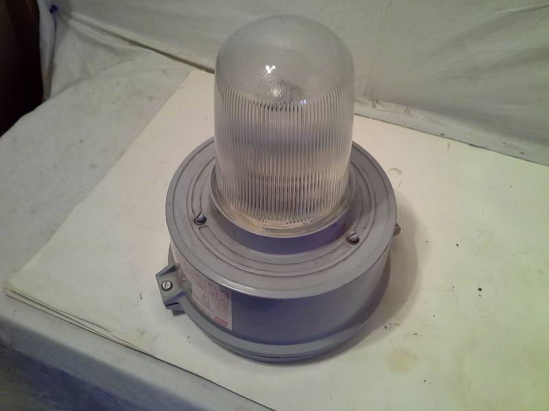 lot 59 image: Champ VMV Series Light Fixture 150Watt